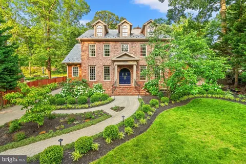 3107 Russell Rd, Alexandria, VA 22305