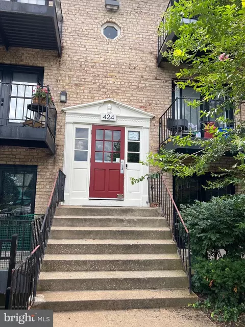 424 N Armistead St N #101, Alexandria, VA 22312