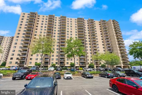 203 Yoakum Pkwy #1222, Alexandria, VA 22304