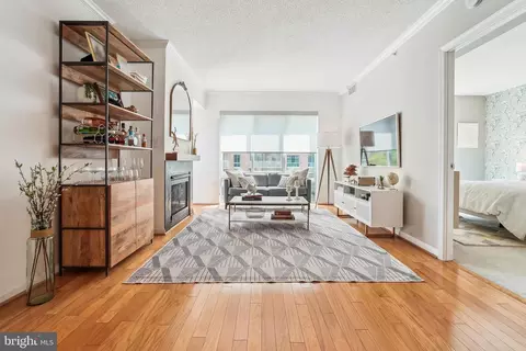 3101 N Hampton Dr #314, Alexandria, VA 22302