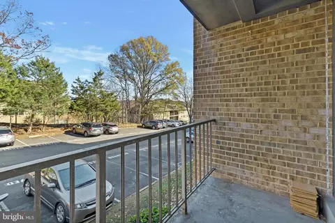523 N Armistead St #102, Alexandria, VA 22312