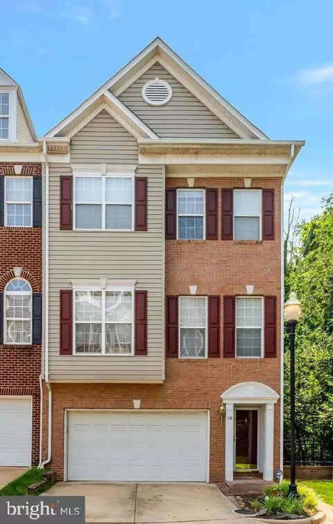 10 Phoenix Mill Pl, Alexandria, VA 22304