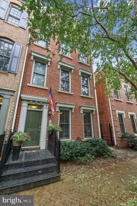 708 Rose Sq, Alexandria, VA 22314