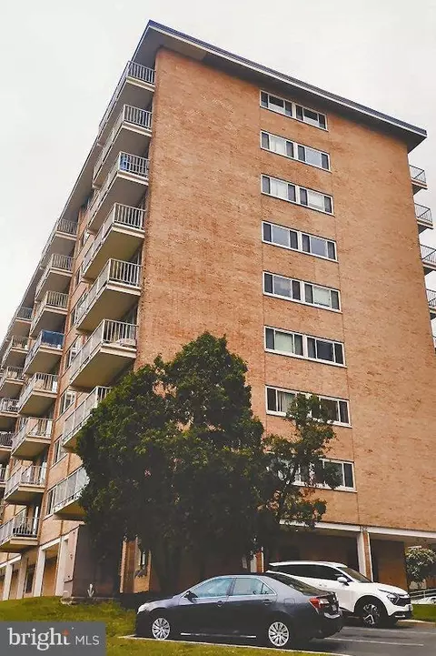 4520 King St #205, Alexandria, VA 22302