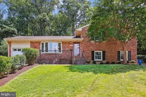 919 Juniper Pl, Alexandria, VA 22304