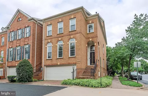 712 Arch Hall Ln, Alexandria, VA 22314