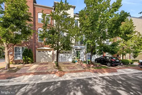 5263 Bessley Pl, Alexandria, VA 22304