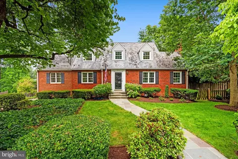 3613 Oval Dr, Alexandria, VA 22305