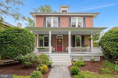 17 Cedar St, Alexandria, VA 22301