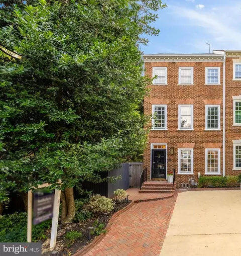 421 S Saint Asaph St, Alexandria, VA 22314