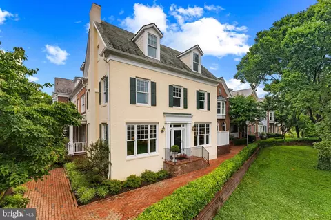 959 Powhatan St, Alexandria, VA 22314