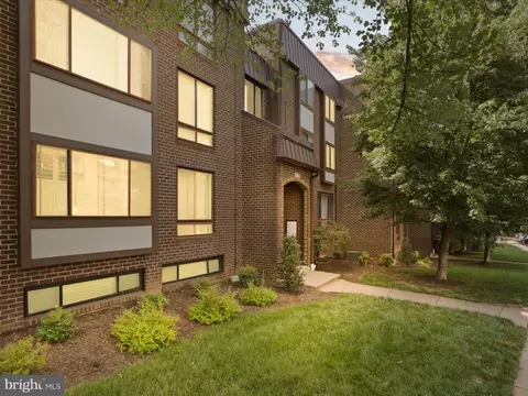 120 Roberts Ln #400, Alexandria, VA 22314