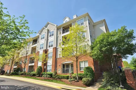 4850 Eisenhower Ave #409, Alexandria, VA 22304