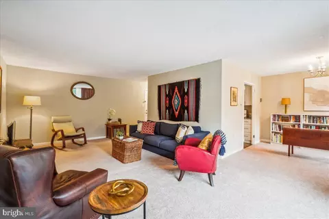 2500 N Van Dorn #326, Alexandria, VA 22302