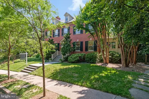 412 N View Ter, Alexandria, VA 22301