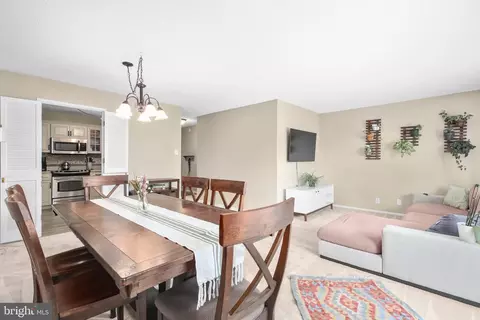 203 Yoakum Pkwy #502, Alexandria, VA 22304