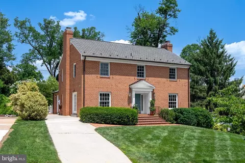 1305 Trinity Dr, Alexandria, VA 22314