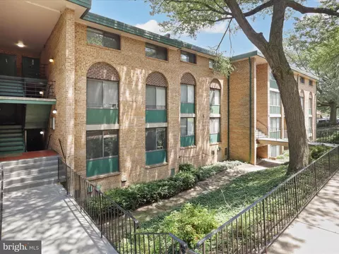 509 N Armistead St #303, Alexandria, VA 22312