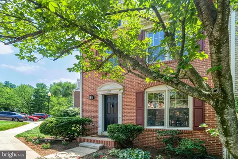212 Ellsworth St, Alexandria, VA 22314