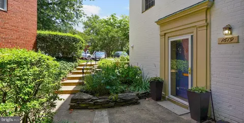 1619 Ripon Pl, Alexandria, VA 22302