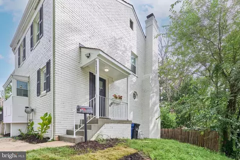5212 Dover Pl, Alexandria, VA 22311