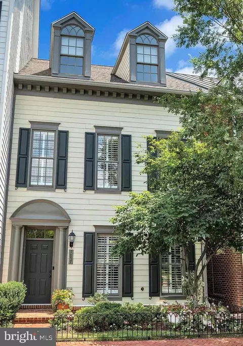 1857 Potomac Greens Dr, Alexandria, VA 22314