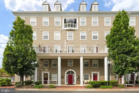 1405 Roundhouse Ln #502, Alexandria, VA 22314