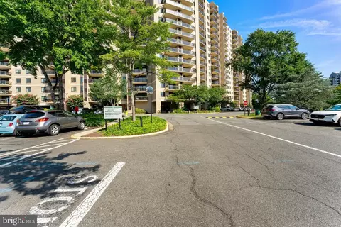 203 Yoakum Pkwy #618, Alexandria, VA 22304