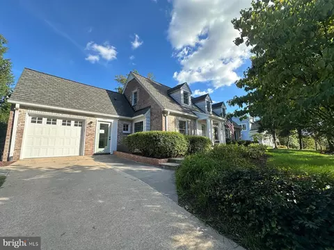 305 Yale Dr, Alexandria, VA 22314