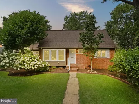 496 N Latham St N, Alexandria, VA 22304