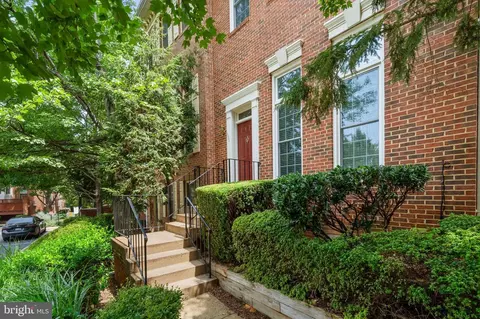 4663 Lambert Dr, Alexandria, VA 22311