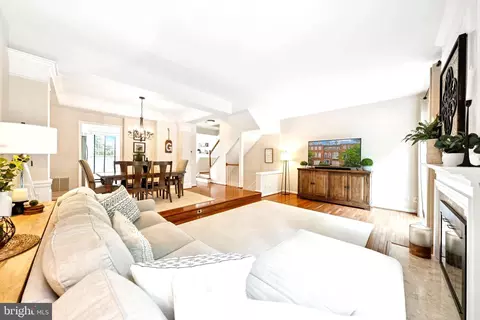 55 Arell Ct, Alexandria, VA 22304