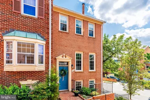 2713 Franklin Ct, Alexandria, VA 22302