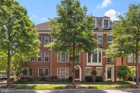 454 Ferdinand Day Dr, Alexandria, VA 22304