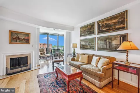 1250 S Washington St #820, Alexandria, VA 22314