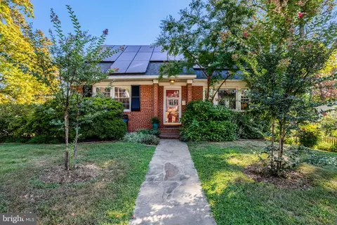 2911 Edgehill Dr, Alexandria, VA 22302
