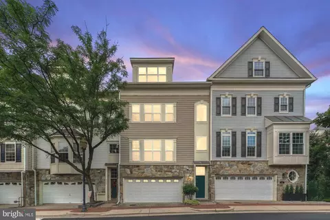 5114 Knapp Pl, Alexandria, VA 22304