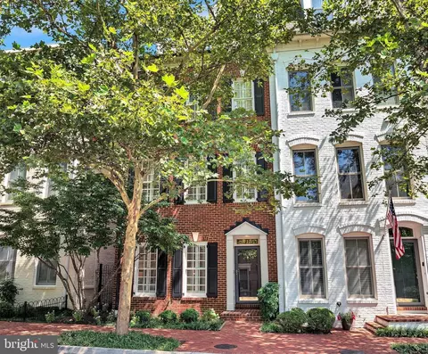 715 Carpenter Rd, Alexandria, VA 22314