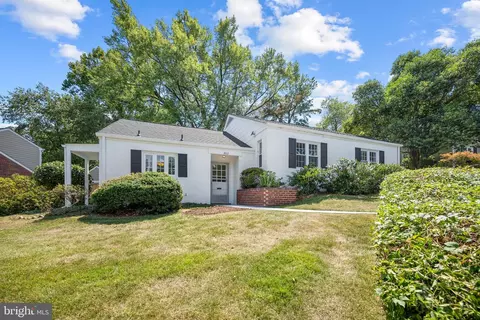 802 Janneys Ln, Alexandria, VA 22302