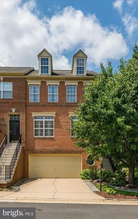 4648 Lambert Dr, Alexandria, VA 22311