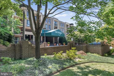 807 N Howard St #219, Alexandria, VA 22304
