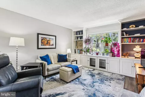 1612 W Abingdon Dr #202, Alexandria, VA 22314