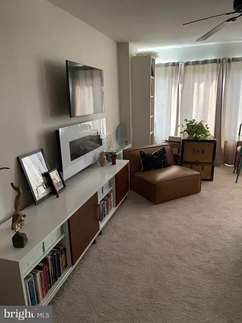 5340 Holmes Run Pkwy #1006, Alexandria, VA 22304