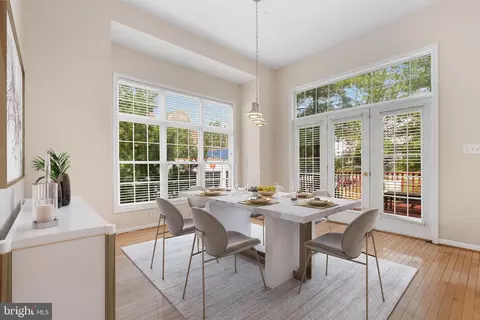 417 Clayton Ln, Alexandria, VA 22304