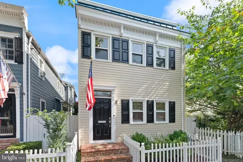 1011 Oronoco St, Alexandria, VA 22314