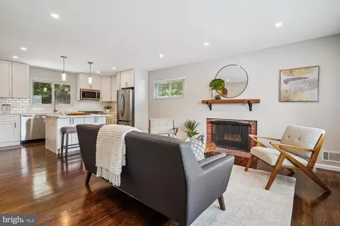 132 N Gladden St N, Alexandria, VA 22304