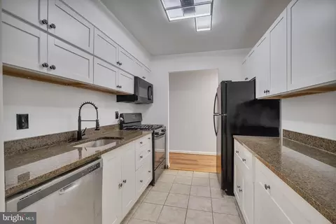 17 Canterbury Sq #103, Alexandria, VA 22304