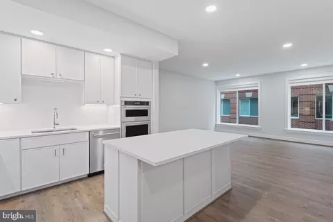 635 Slaters Ln #109, Alexandria, VA 22314