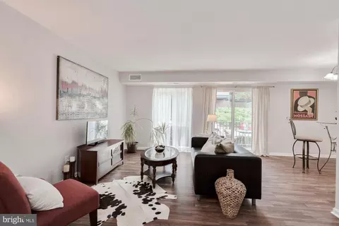 6151 Edsall Rd #D, Alexandria, VA 22304