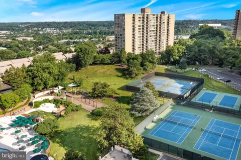 203 Yoakum Pkwy #1725, Alexandria, VA 22304